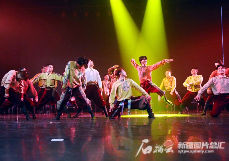十年成就鼓舞人心 携手建设美好新疆——“中国这十年·新疆”主题新闻发布会在广大干部群众中引发热烈反响 十年成就鼓舞人心 携手建设美好新疆——“中国这十年·新疆”主题新闻发布会在广大干部群众中引发热烈反响