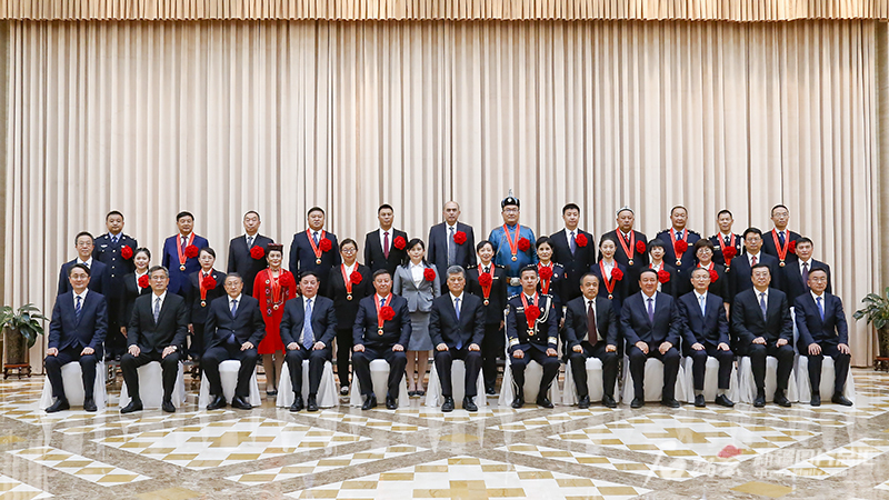 马兴瑞艾尔肯·吐尼亚孜会见我区全国“人民满意的公务员”和“人民满意的公务员集体”代表 马兴瑞艾尔肯·吐尼亚孜会见我区全国“人民满意的公务员”和“人民满意的公务员集体”代表