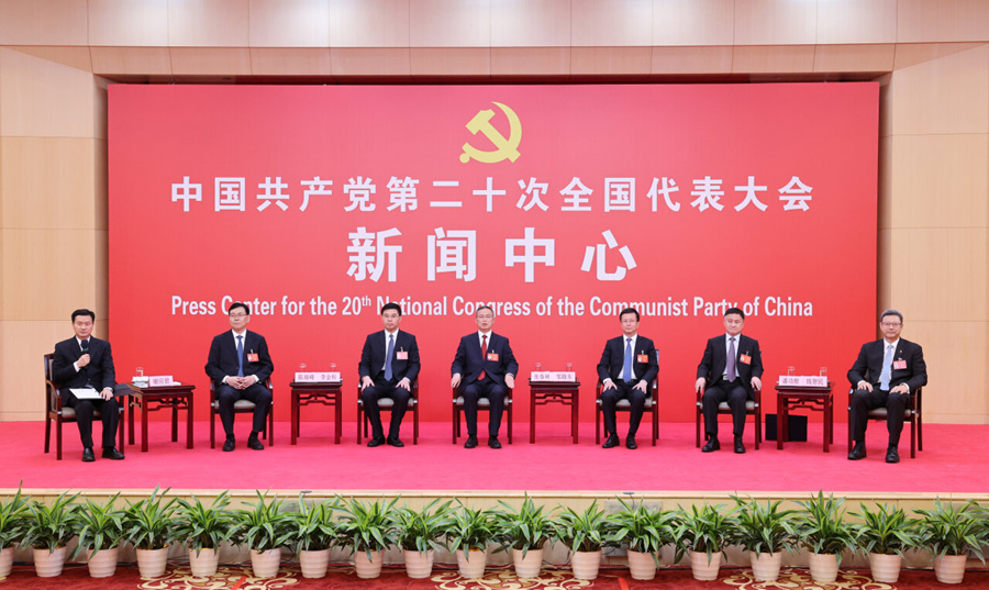 新疆代表团新闻发言人参加二十大新闻中心第五场集体采访 新疆代表团新闻发言人参加二十大新闻中心第五场集体采访