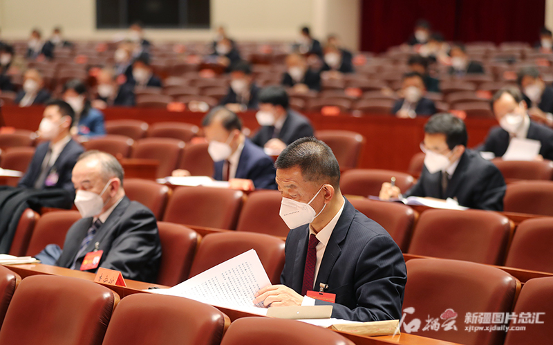 自治区党委十届六次全会召开