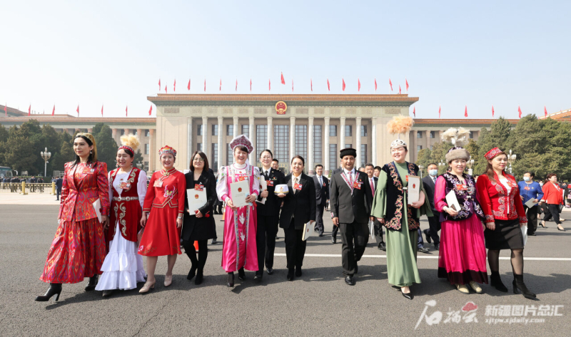 紧跟伟大复兴领路人 奋力建设美好新疆——习近平当选国家主席中央军委主席鼓舞和激励新疆各族人民奋进新征程 紧跟伟大复兴领路人 奋力建设美好新疆——习近平当选国家主席中央军委主席鼓舞和激励新疆各族人民奋进新征程
