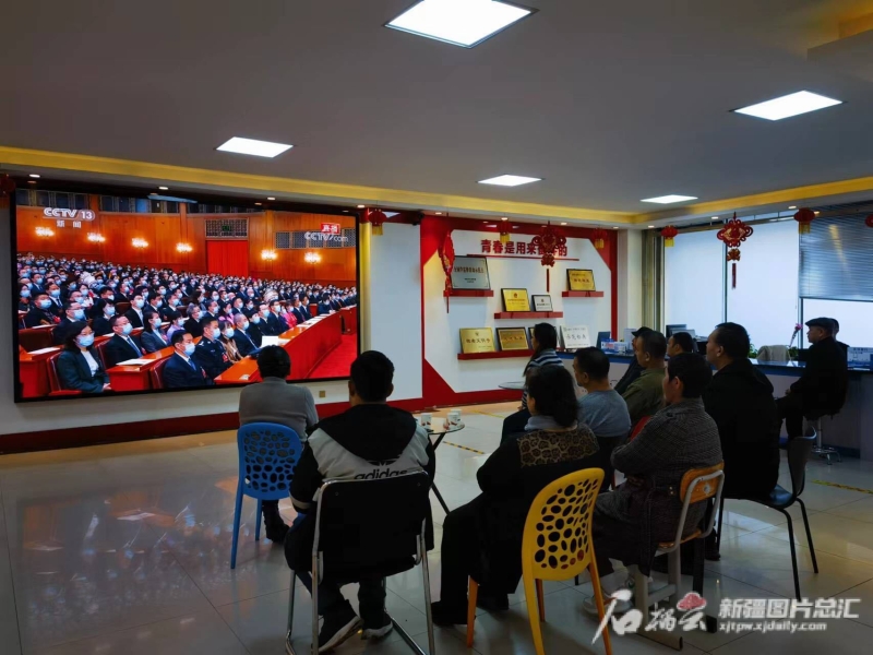 紧跟伟大复兴领路人 奋力建设美好新疆——习近平当选国家主席中央军委主席鼓舞和激励新疆各族人民奋进新征程 紧跟伟大复兴领路人 奋力建设美好新疆——习近平当选国家主席中央军委主席鼓舞和激励新疆各族人民奋进新征程