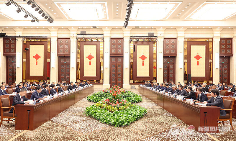 马兴瑞艾尔肯·吐尼亚孜会见乌兹别克斯坦政府和企业家代表团