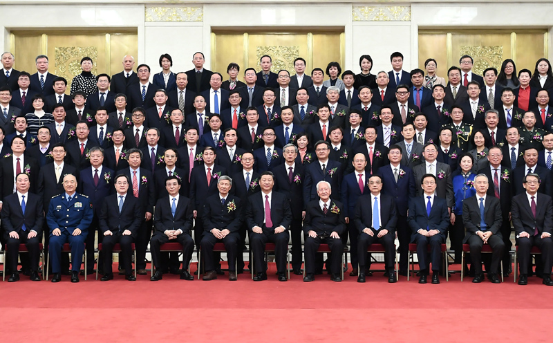中共中央国务院隆重举行国家科技奖励大会 习近平出席大会并为最高奖获得者等颁奖