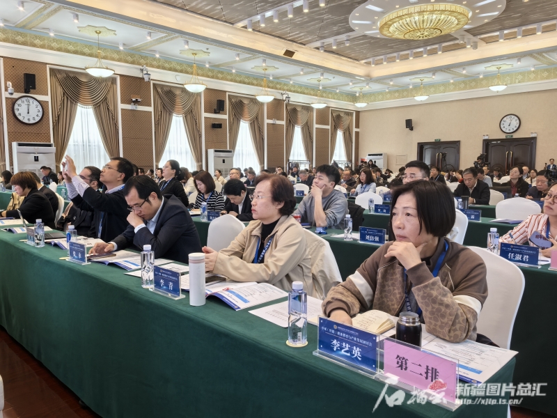 中亚（丝路）职业教育与产业发展研究院揭牌