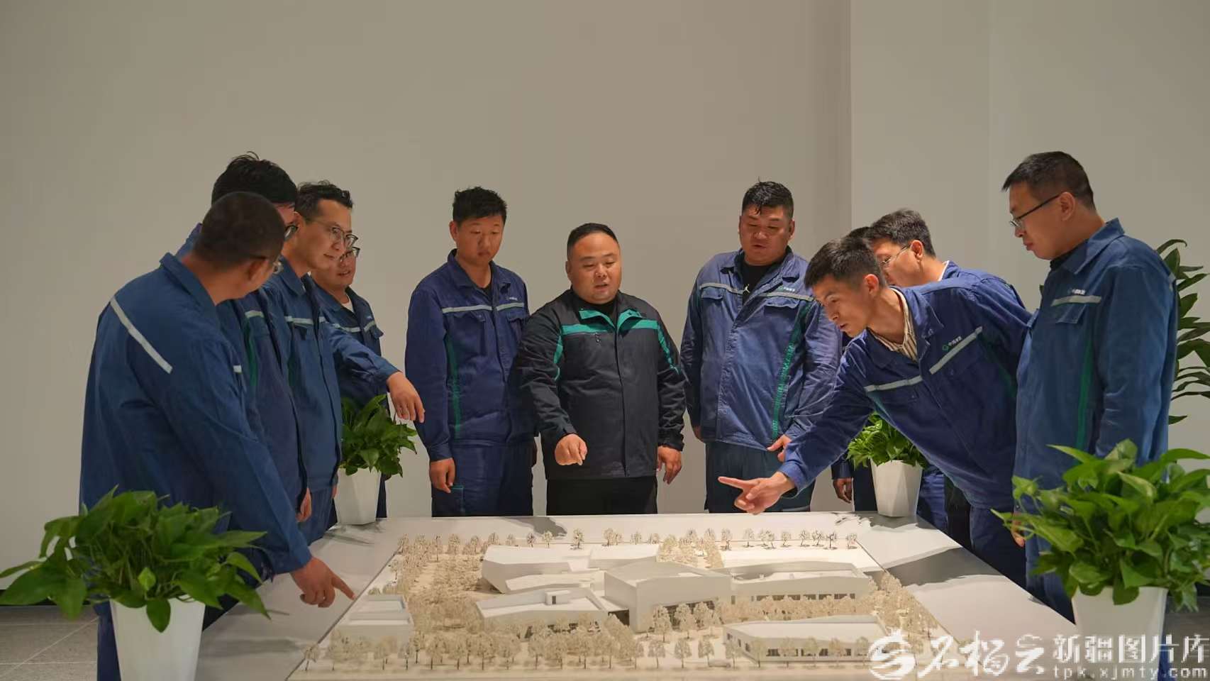 新疆30余家能源企业同台竞技