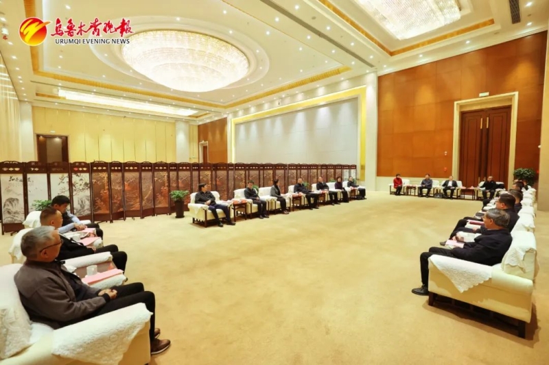 张柱在乌鲁木齐市政企恳谈会上强调：尊商亲商 安商护商
打造一流营商环境为企业发展提供更有利条件更广阔空间