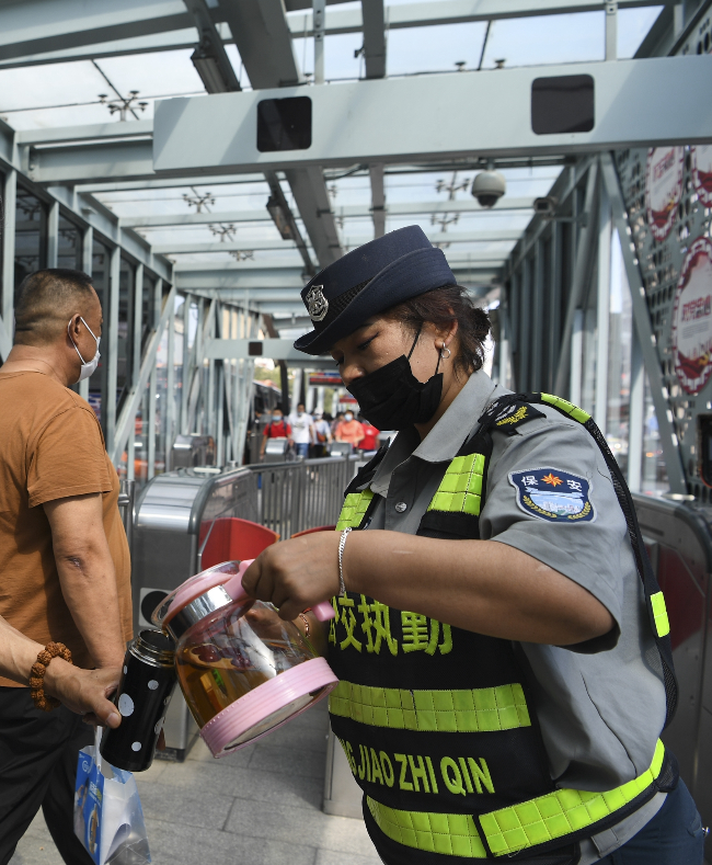 天山网-新疆日报记者阿扎提·玉素甫江摄7月5日,乌鲁木齐市