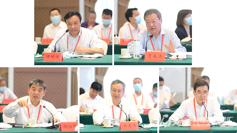 新疆绿色矿业发展院士论坛在乌鲁木齐举行 马兴瑞钟自然讲话 艾尔肯·吐尼亚孜主持