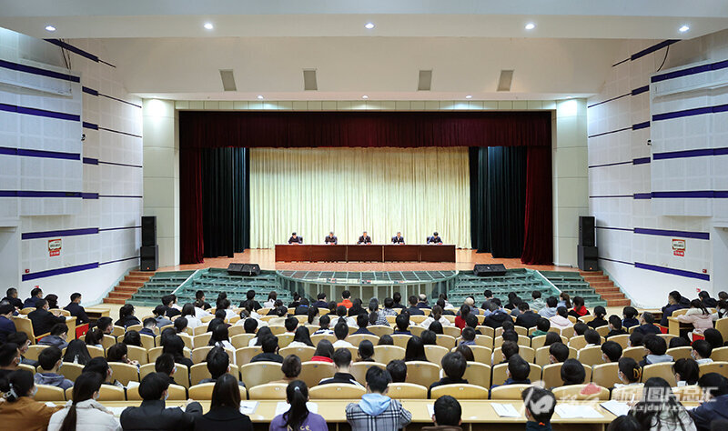 馬興瑞在新疆大學(xué)講授思政課時(shí)強(qiáng)調(diào) 認(rèn)真學(xué)習(xí)領(lǐng)會(huì)新時(shí)代黨的治疆方略 在建設(shè)美好新疆中綻放青春風(fēng)采