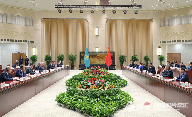 马兴瑞艾尔肯·吐尼亚孜会见哈萨克斯坦总统托卡耶夫