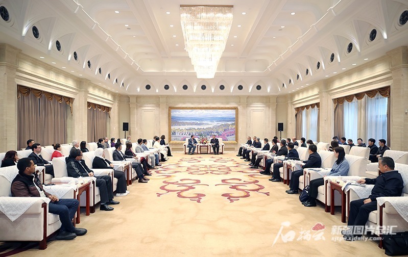 马兴瑞艾尔肯·吐尼亚孜会见2023青年汉学家研修计划新疆班学员