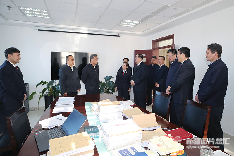 马兴瑞艾尔肯·吐尼亚孜在自治区高级人民法院和自治区人民检察院调研