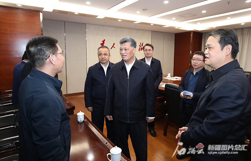 马兴瑞艾尔肯·吐尼亚孜在边防检查粮食储备等单位走访调研