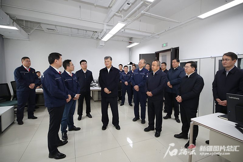 马兴瑞艾尔肯·吐尼亚孜在自治区部分国有企业调研