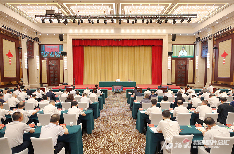 学习贯彻党的二十届三中全会精神中央宣讲团宣讲报告会
在新疆举行