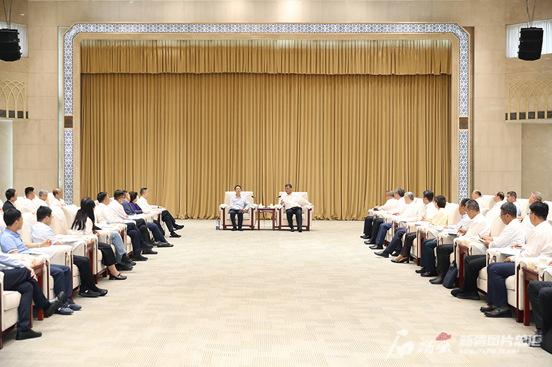 马兴瑞 艾尔肯·吐尼亚孜会见“北京网络企业红色故土新疆行”代表团