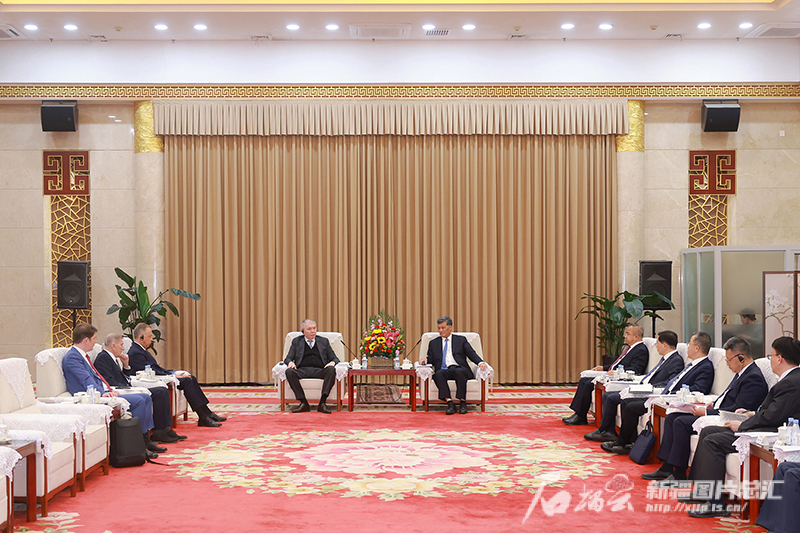 马兴瑞艾尔肯·吐尼亚孜会见俄罗斯联邦共产党工作组一行 马兴瑞艾尔肯·吐尼亚孜会见俄罗斯联邦共产党工作组一行