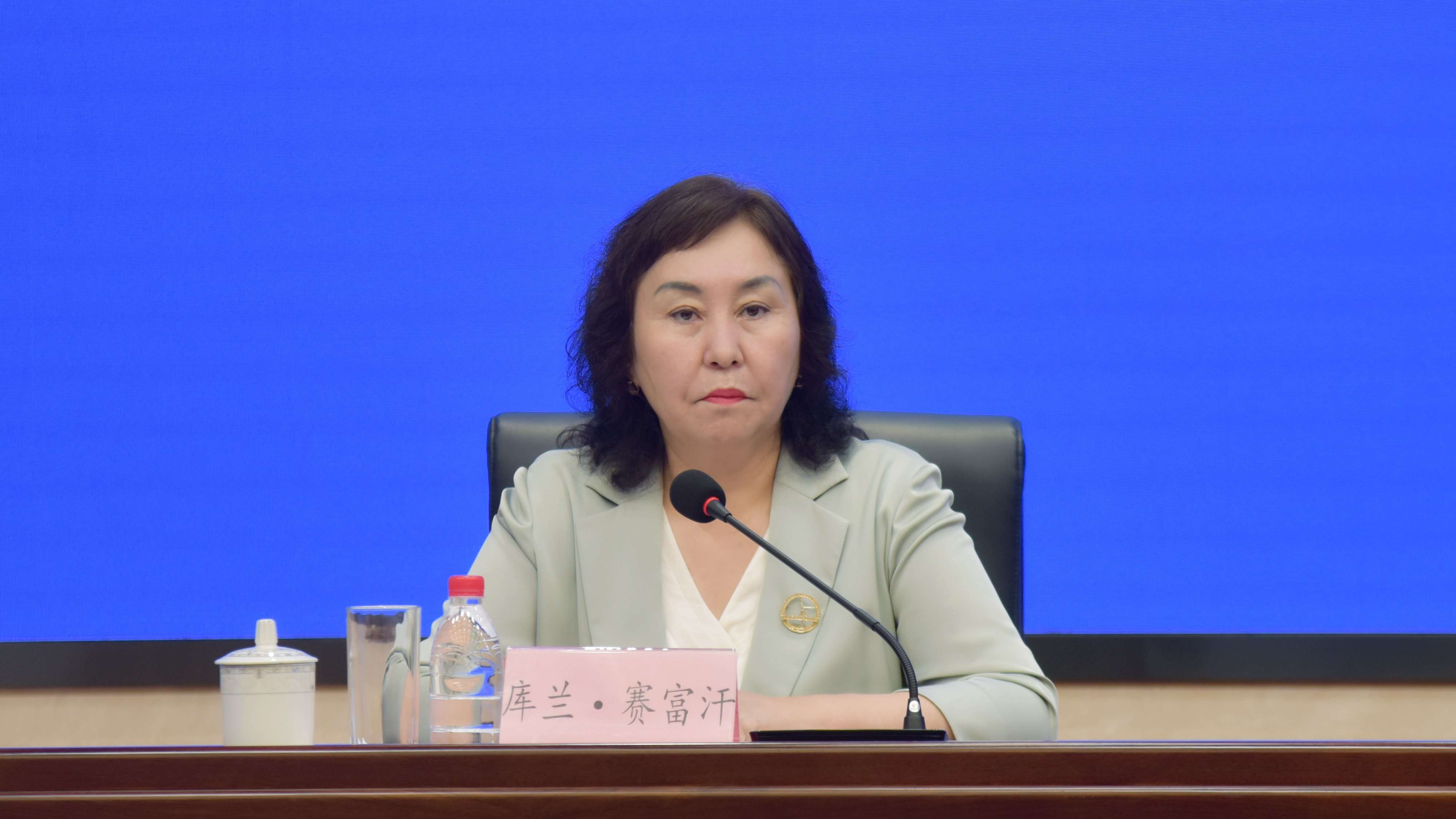 库兰·赛富汗:女士们,先生们,各位记者朋友们:大家上午好!