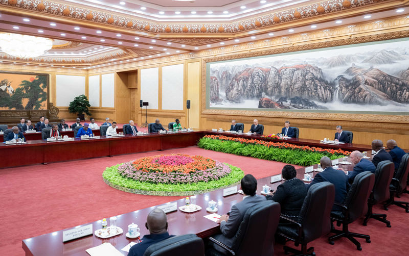 习近平会见出席全国人大加入各国议会联盟40周年纪念活动
暨发展中国家议员研讨班外方议会领导人