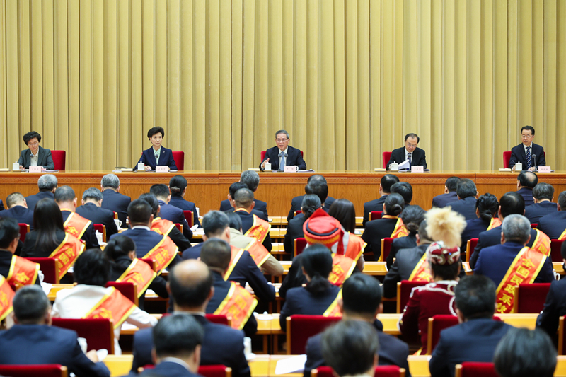 习近平对民政工作作出重要指示：加强普惠性基础性兜底性民生建设
积极主动为人民群众做好事办实事解难事
